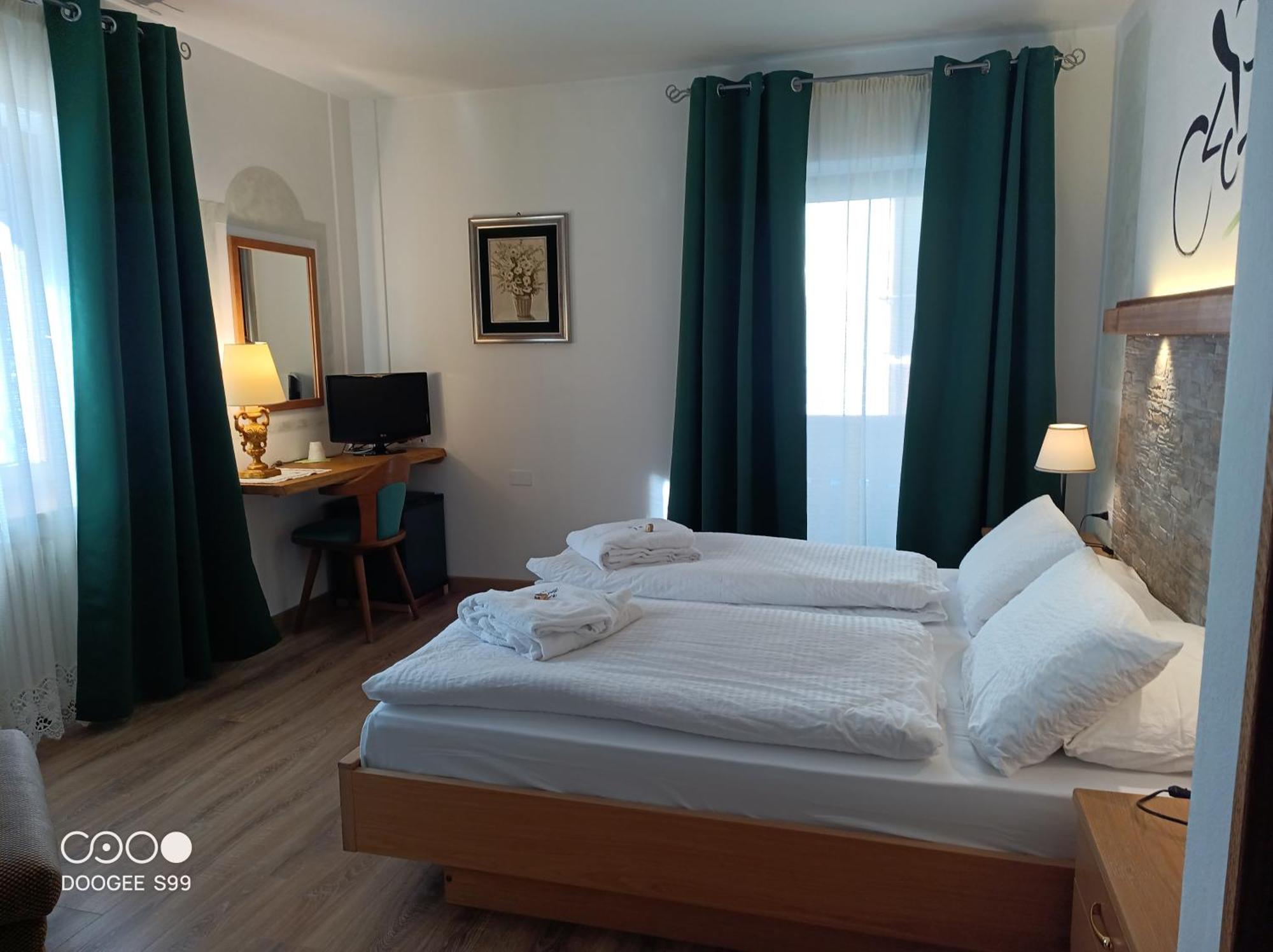 Park Hotel Arnica فالكادي المظهر الخارجي الصورة