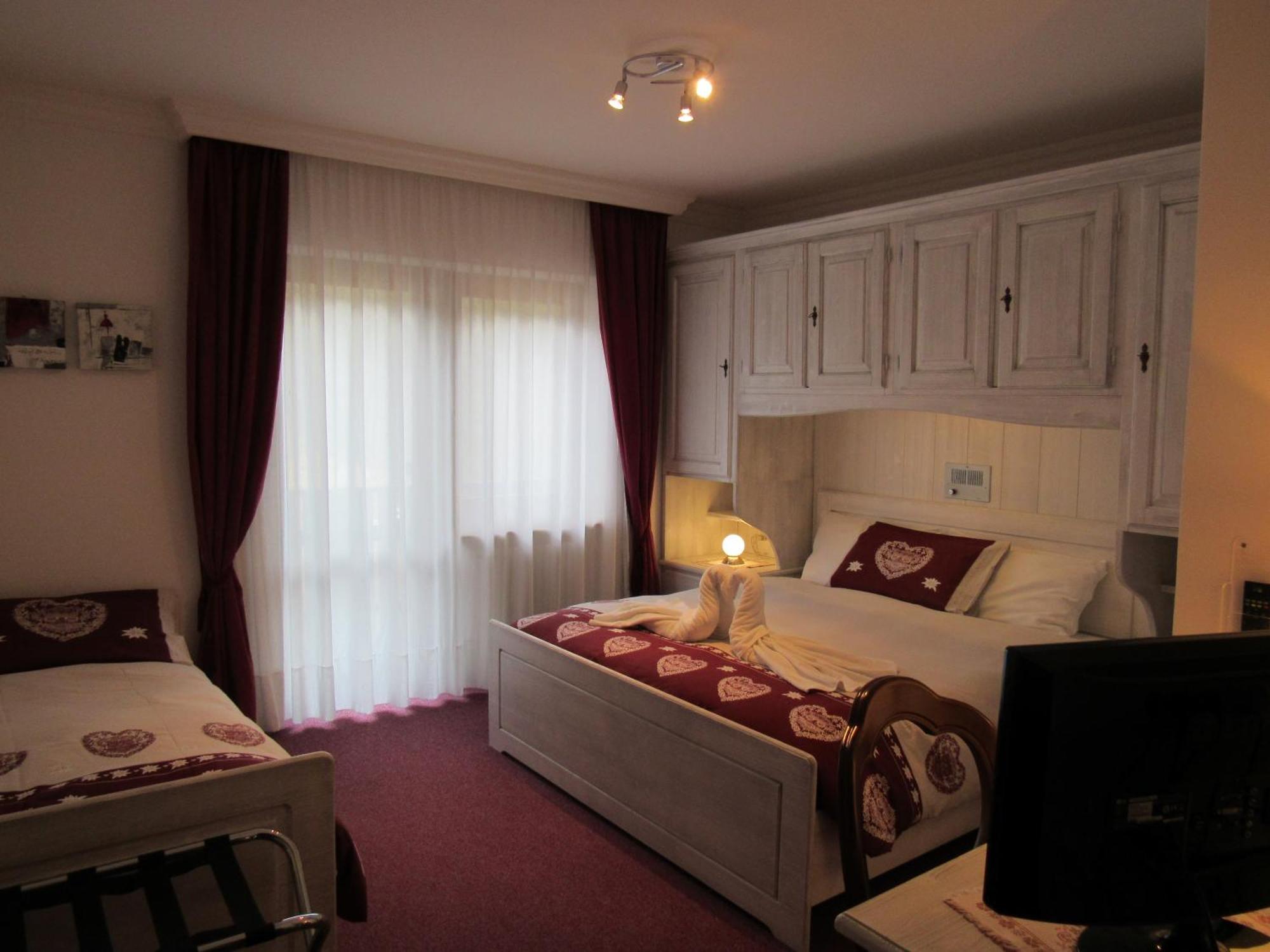 Park Hotel Arnica فالكادي المظهر الخارجي الصورة