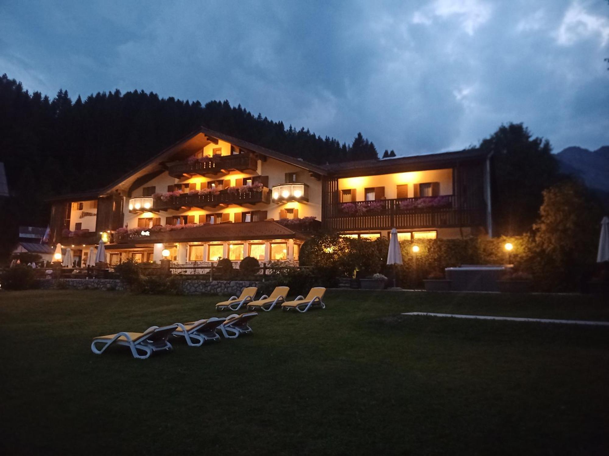 Park Hotel Arnica فالكادي المظهر الخارجي الصورة