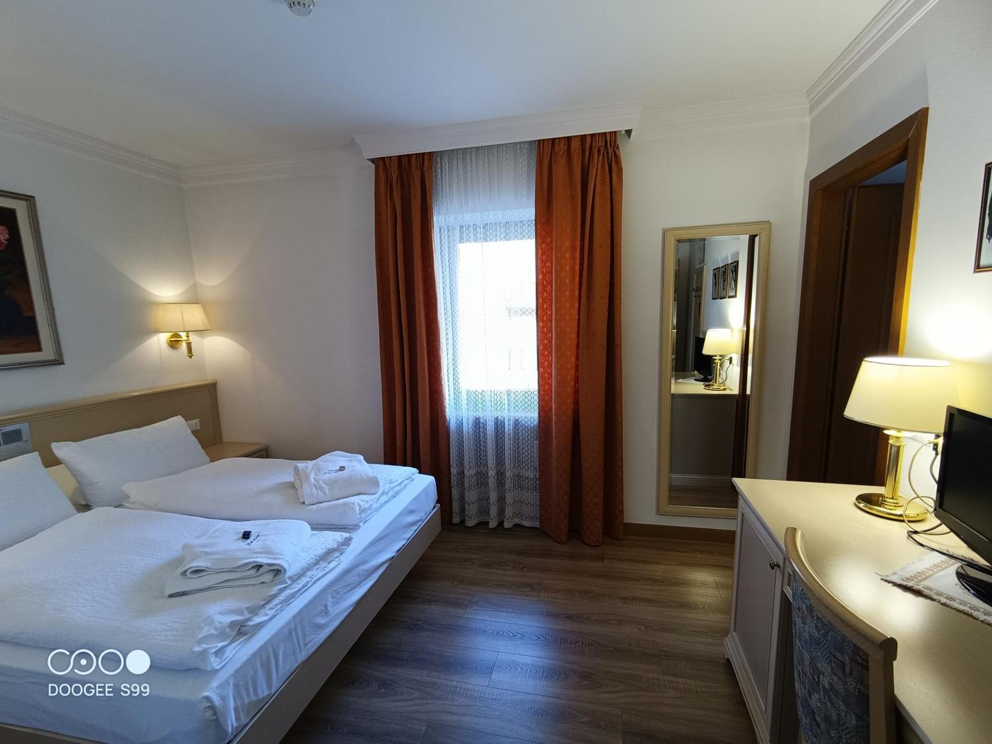 Park Hotel Arnica فالكادي المظهر الخارجي الصورة